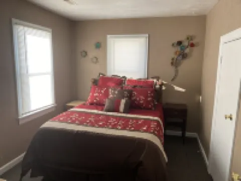 Cozy Bungalow Hotels in Laclede County