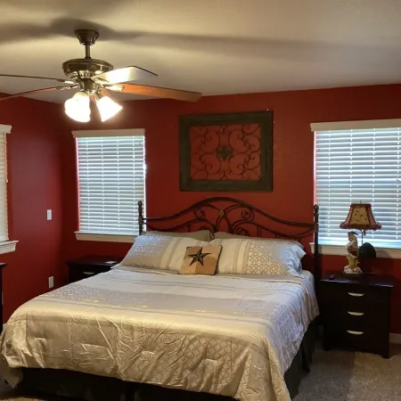 The Manor_4 BR w/ Pool Table, Swimming Pond, and Sand Volleyball