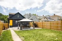 GameLounge~2KingBeds~PinkBedRoom~Gazebo~FirePit~SpookyNook~Walk2Mainst~Arcade Hotels in Hamilton