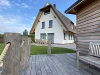 Holiday Home - Enjoy Rügen`s coast in the new maritime country house! Hotels in Dranske