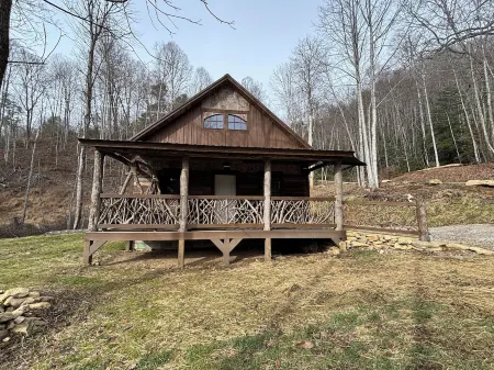 Mountain Hideaway! A Beautiful Creekside Cabin Now With New Lower Rates!