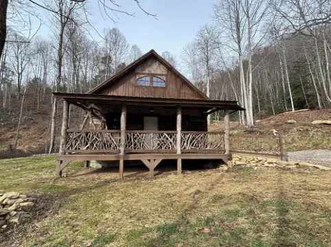 Mountain Hideaway! A Beautiful Creekside Cabin Now With New Lower Rates!