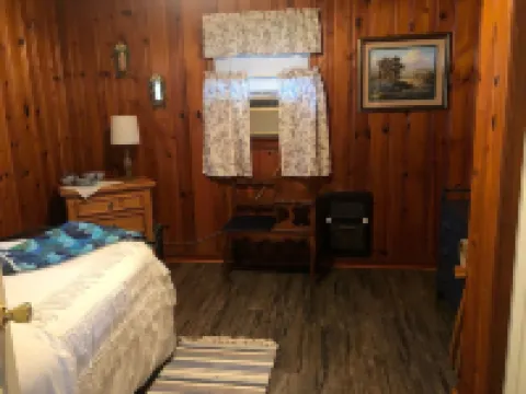 Although a country setting, the cottage has all modern conveniences & comforts 迪凱特縣酒店