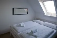 Vacation apartment near the beach with spacious roof terrace