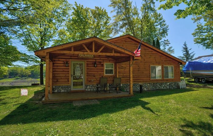 Relaxing Getaway with that UP North Feel!
