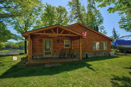 Relaxing Getaway with that UP North Feel!