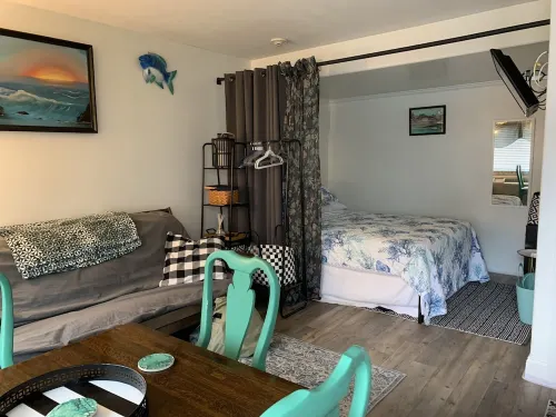 Central Location -- Short walk to Beach/Boardwalk w/ parking and heated pool!