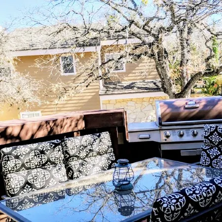 🌟LOCATION! Very Nice 2 BD 2BA Directly Across From Resort-Pool Grill Sleeps 6🏊