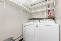Broadlawn Bungalow - 2BR/1 Bath w pullout