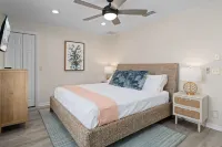 Water Front/ Free Heated Salt Water Pool/Game Room/Amenities Galore - balcony