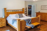 Ultimate Country Home with a 4800 sq.ft shed- pickle ball, corn hole, and more!! Hotels in Shelby County