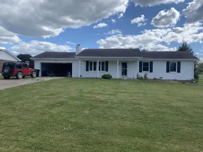 Centrally located house at Pond Meadow Place Hotels near Lee's Ford Resort Marina