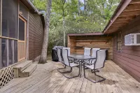 Retreat To Cardinals Cabin Hotel dekat Lake Bryan Park