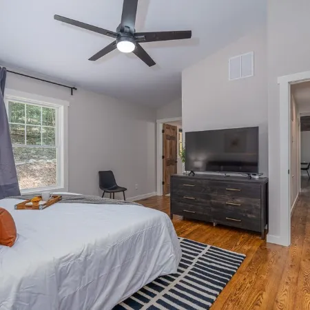Stunning Luxury Home: Majestic Massanutten Views with New Hot Tub