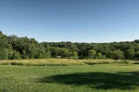The Rustic Retreat: Elegant cabin with WiFi & AC in an enchanting location!