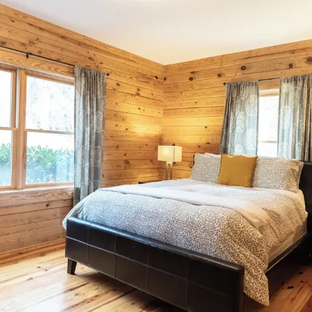 Cabin 82 - The Marshall - 6 bedrooms, sleeps 12, minutes from downtown Lexington