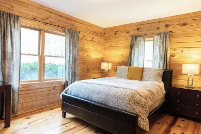 Cabin 82 - The Marshall - 6 bedrooms, sleeps 12, minutes from downtown Lexington Hotels near Natural Bridge Historic Hotel and Conference Center