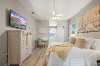Heated Saltwater Pool Spa Game Room - Family friendly Tropical Oasis!