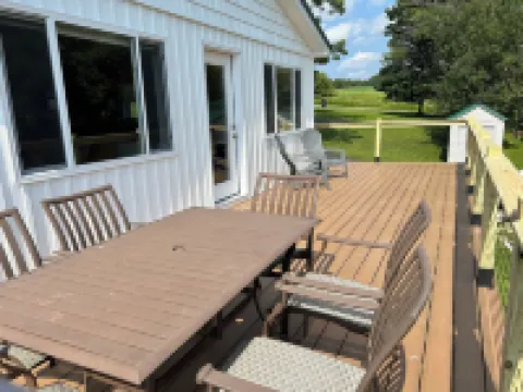 Quiet Retreat, Valley Views, Zoned Heating and Cooling Fire Pit and New Deck!