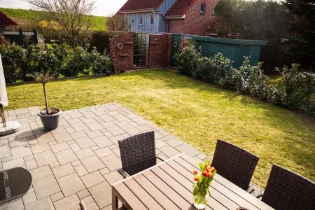 North Sea coast, charming Frisian house on the old dike with sauna, fireplace for 2-8 p.