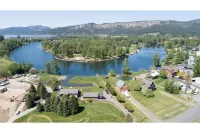 Discover St. Maries charm in our spacious 3-bedroom retreat