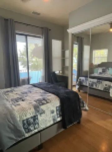 Kalua Lake Loft !   1 Bedroom - 1.5 Bath Overlooking Lake Dora