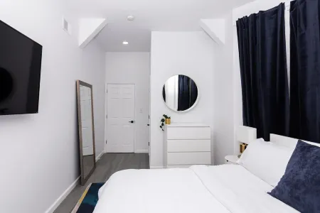 Gorgeous,  2- bedroom apartment walking distance to GWB! Отели рядом с достопримечательностью «Fort Lee Museum»