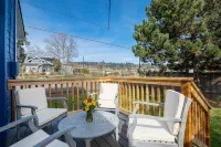 Newly remodeled dog-friendly 2 bedroom wine country home in the heart of Dundee