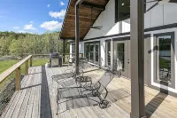 Lakefront Escape at Summer Breeze w/ Private Dock w/ Kayaks