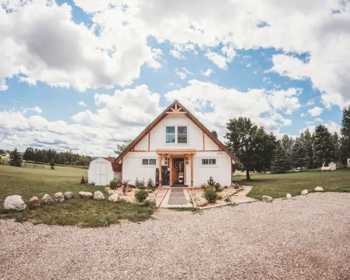 Newly Renovated! 5 Mins to Beach-Hot Tub-Fire Pit-Family & Dog Friendly Hotels in Melrose Township