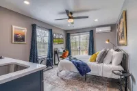 New KING Studio Condo - Golf Course View!