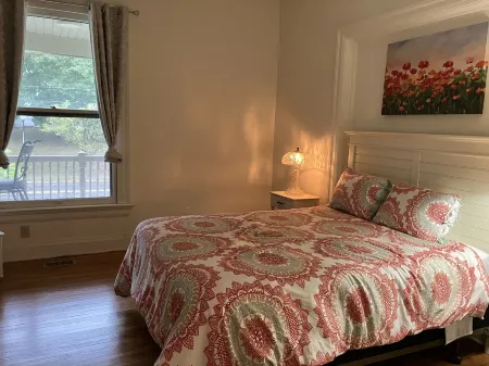 Beautiful Historic Home on Wittenberg Campus. Peaceful Setting w/ Grand Piano. Отели в г. Спрингфилд