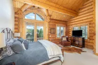 Winter IS Coming!  Epic Ski-in/Out 4Br+Home Hot Tub, fp, Deck, Garage, Views,