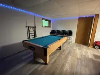 Cozy 4-bedroom chalet in the Hideout with WiFi, AC
