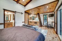 Hot Tub • Fire Pit • Walk to Blue Ridge Lake • Dog Friendly