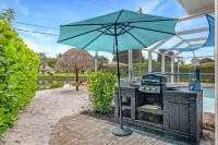 Blue Beach Bungalow