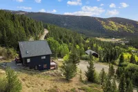 Amazing 10,000-Ft Views Vacation Retreat w/ Hot Tub & PS5 Fun