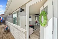 Relaxing Hot Tub! Great for Families or Business - Perfect Location!