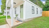 Cozy Cottage near Downtown Laurel! Hotel dekat Agape Church