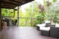 Perched on the bank of Broughton Mill Creek & only 500 meters from Berry centre