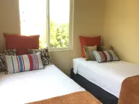 Family-sized Townhouse NEW, NEW, NEW! Hotels near Cougar Athletic Stadium
