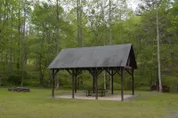 Cozy Cabin for 4 with 2 King beds, 2 full baths, 2 fireplaces and upscale Decor! - balcony