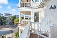 Modern, Fun Carriage Home 30A Light and Bright!Sleeps 4