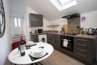 The Den - King BED 5 min Walk to City Centre