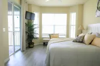 Cool Condo for Cozy Stay. Convenient Location, Pool, Gym, Golf.
