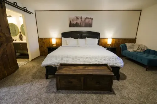 Spacious Mountain Home- w/ game room- 5 min from downtown