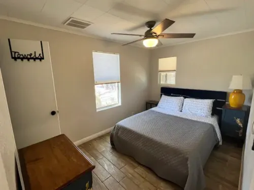 Cozy Casita with Private Courtyard - 1.3 Miles to Uofa / 3.5 Miles to Downtown