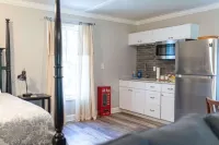 Charming country guest cottage eight miles from downtown Athens and UGA