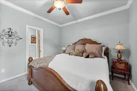 Flourishing Palm Place 3 BR 2 BA near XNA