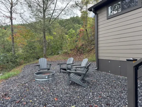 Charming Tiny Home with WiFi and AC in beautiful Cowee Valley Franklin Nc